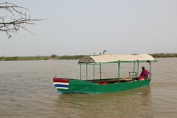 Boot im Nationalpark Gambia River