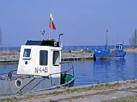 Schiffe im Hafen von Neda